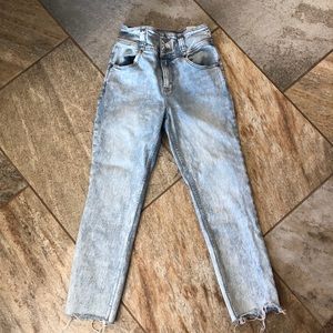 Abercrombie & Fitch Ultra High Rise Mom Jeans